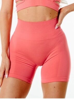 Amplify Short Pixel Pink